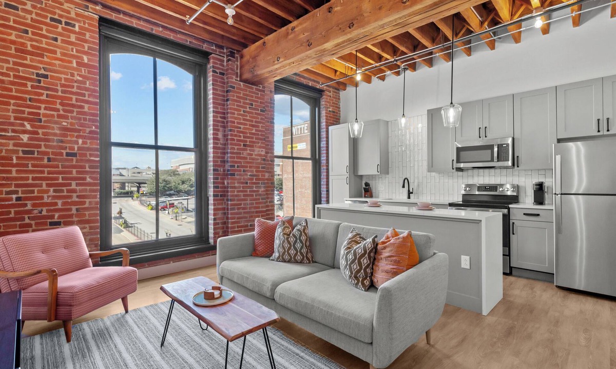 Downtown St. Louis Apartment | Riverfront DWTN Loft W/D Gated Parking