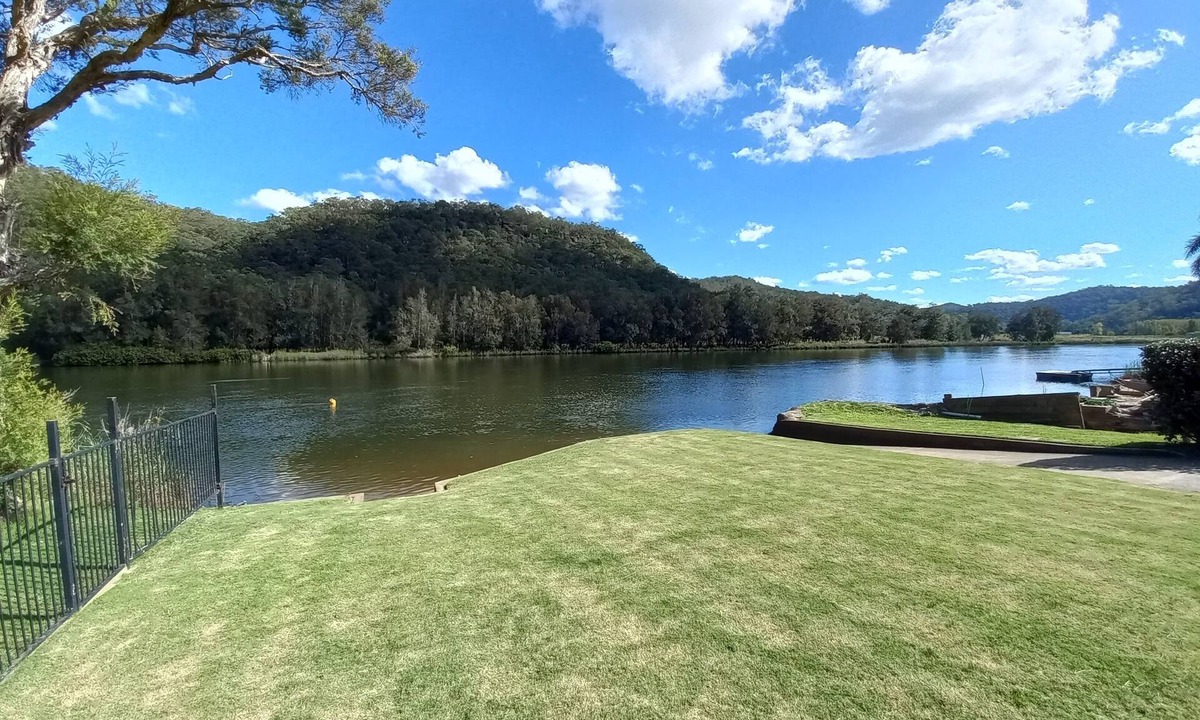 Lower Macdonald House | Riverfront Escape - Waterski, Kayak, Fish, Relax!