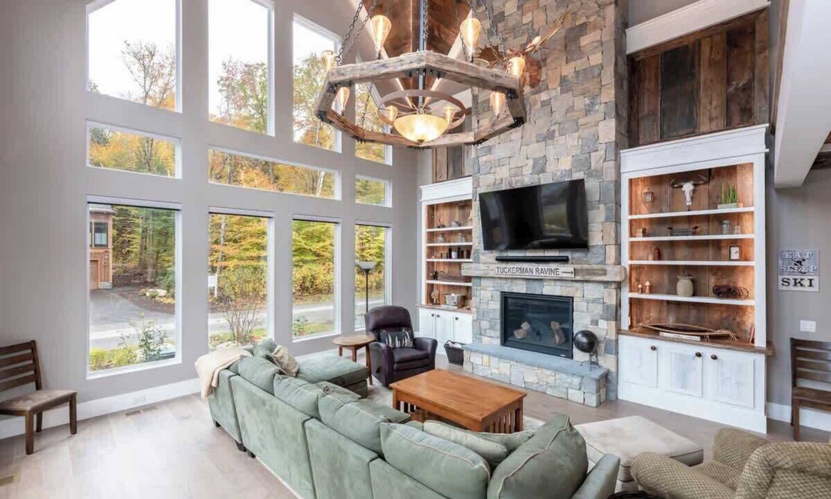 Lincoln House | Riverfront Escape in the Mountains