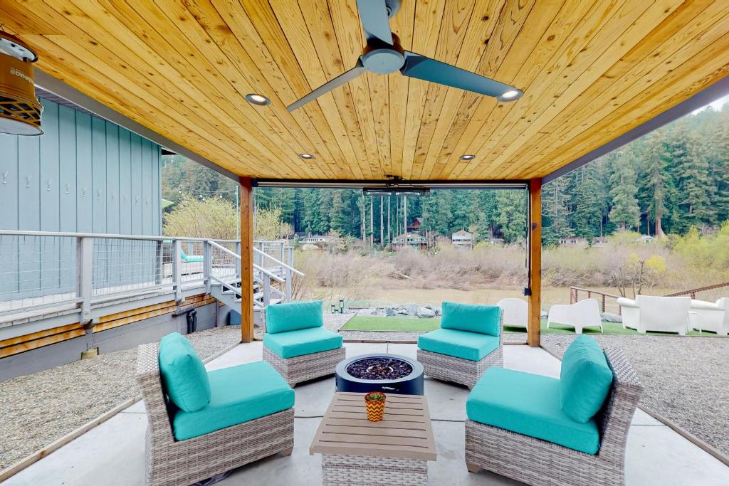 Northwood House | Riverfront Escape