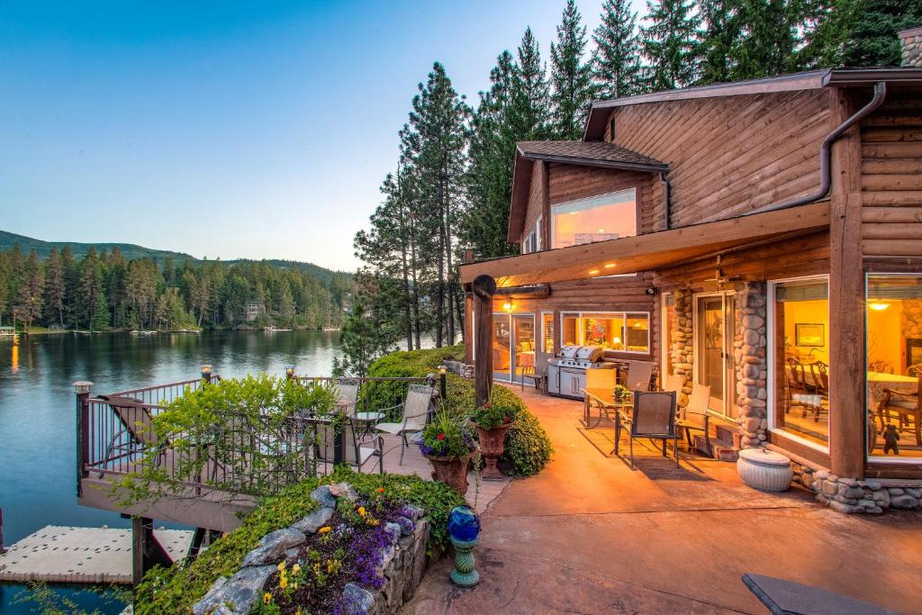 Post Falls House | Riverfront Estate