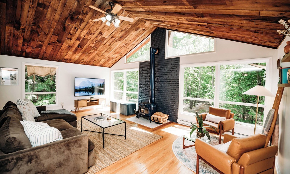 Gouldsboro Cabin | Riverfront Firepit! HotTub-GameRoom-FirePlace-BBQ