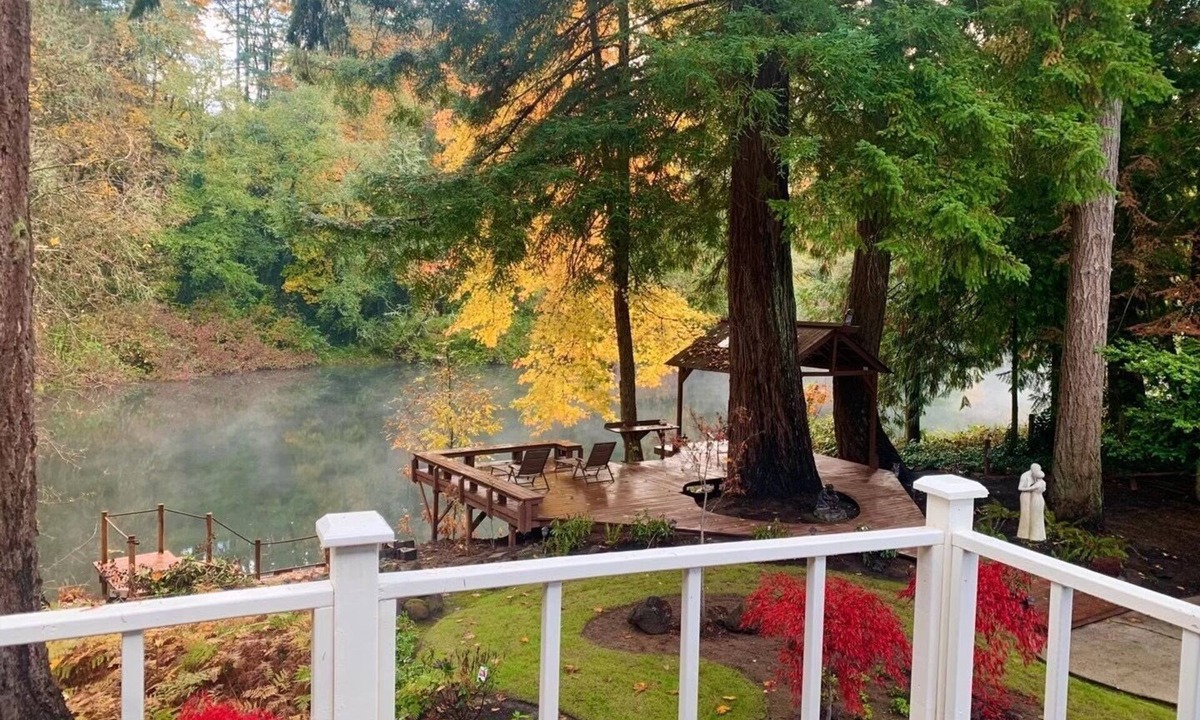 Stafford - Tualatin Valley House | Riverfront Garden House with private river access