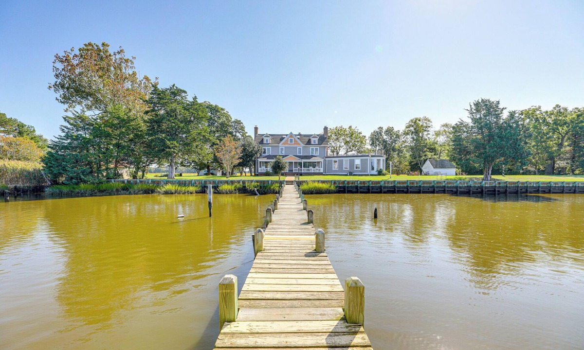Allen House | Riverfront Gem w/Fire Pit in Eden