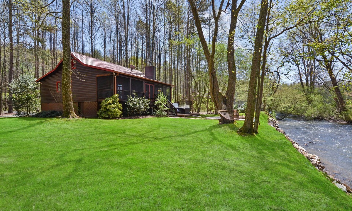 Ellijay Cabin | Riverfront, Hdtv, Flat Lot, Grassy Yard!