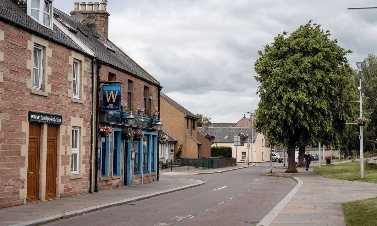 Inverness City Centre House | Riverfront Highland Holiday Home