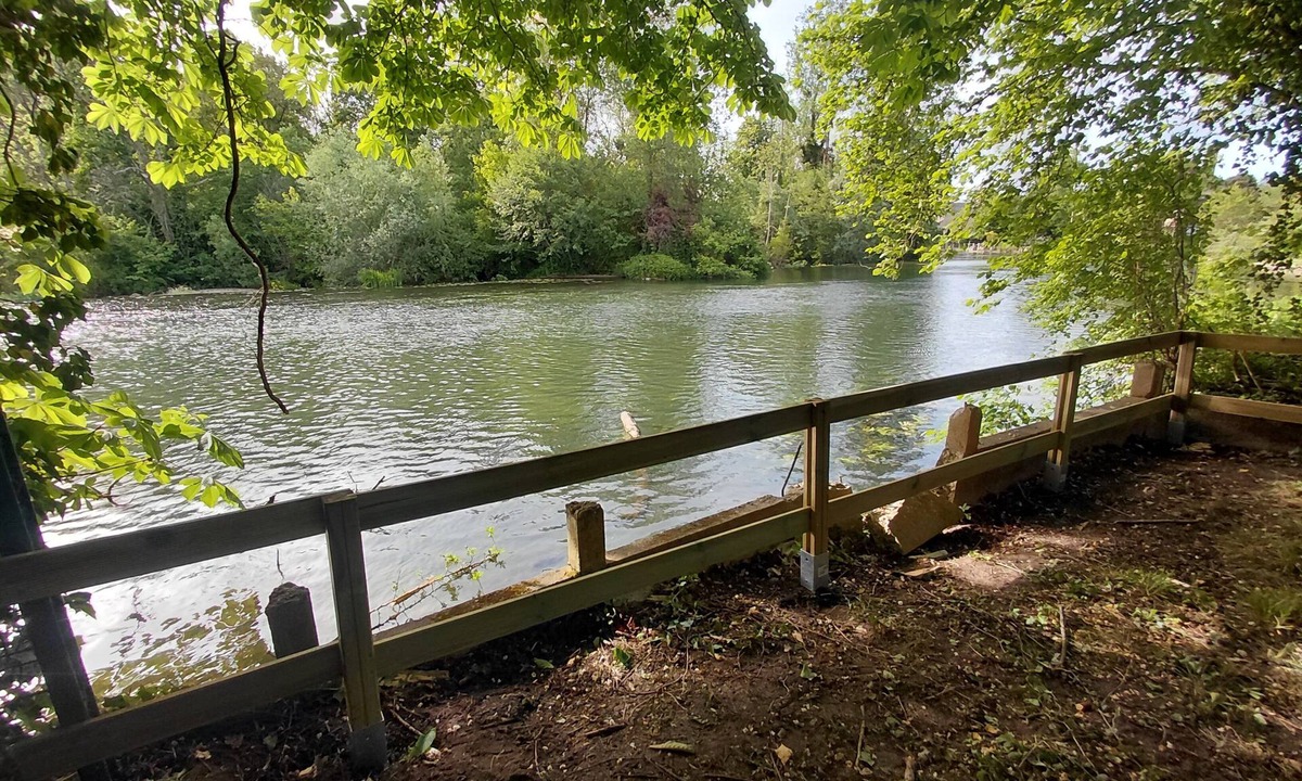 Souppes-sur-Loing House | Riverfront house 1h20 from Paris by Transilien train