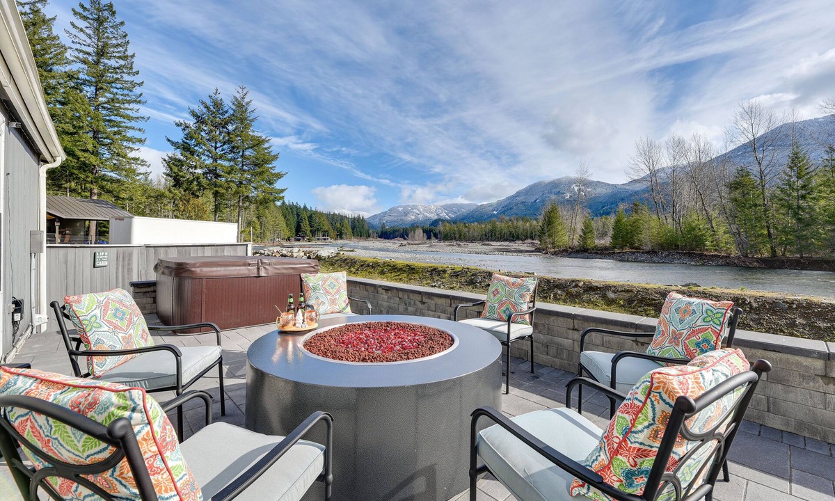 Packwood House | Riverfront Home w/Deck, Near Mount Rainier!