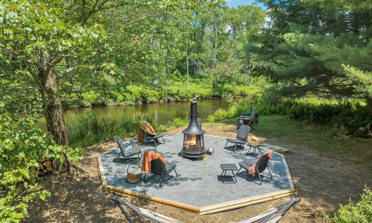 Riverside Estates Cabin | Riverfront *HotTub *Fireplace *Firepit *Seclude