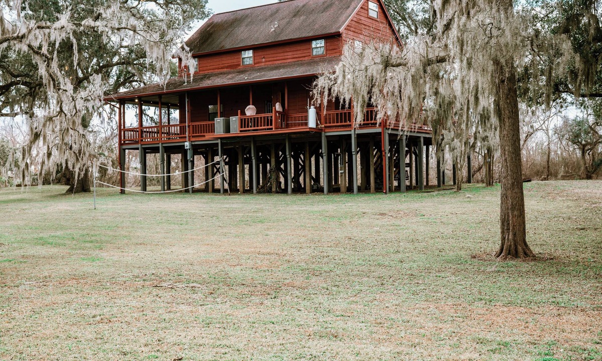 Cedar Lane House | Riverfront, HotTub, BoatRamp, Deck, Sleeps 24