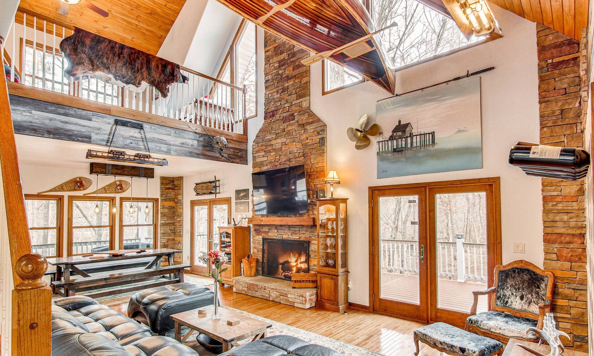 Rutherfordton House | Riverfront Lake Lure Lodge w/Fire Pit & Deck!
