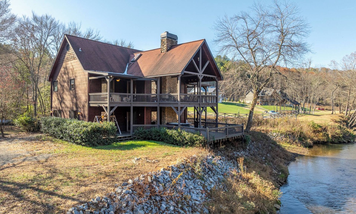 Copperhill Cabin | Riverfront Lodge, 5BR, Hot Tub, Pool Table & Views