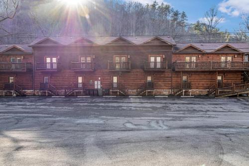 Tellico Plains Cabin | Riverfront Lodge