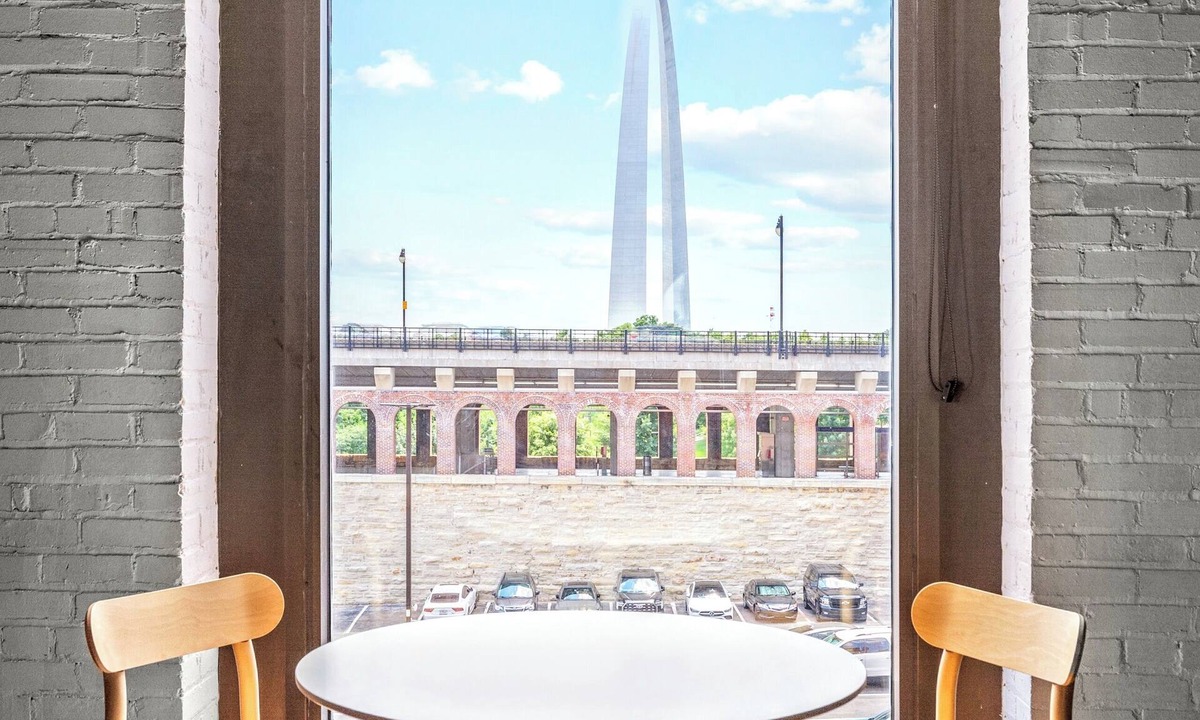 Downtown St. Louis Apartment | Riverfront Loft - Arch Views - Onsite Fitness Center