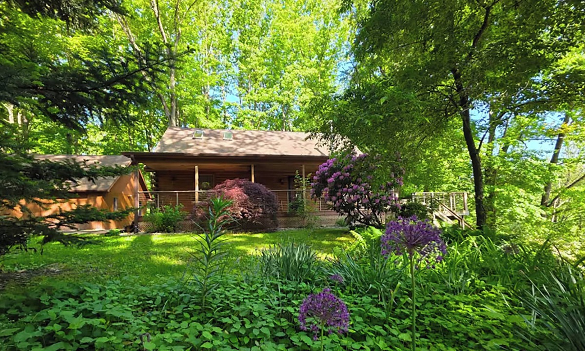 Coloma Cabin | Riverfront Log Cabin Near St Joe & South Haven