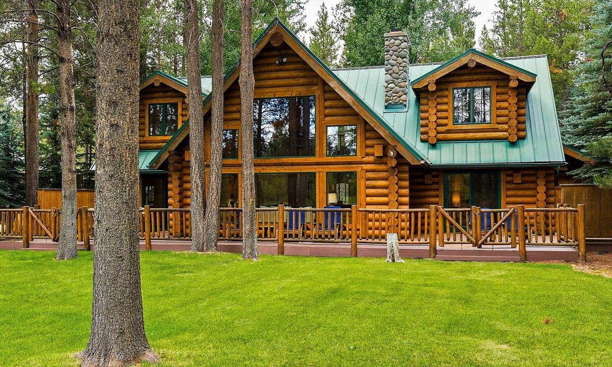 Three Rivers House | Riverfront log cabin style home with full kitchen, deck, washer & dryer and WIFI