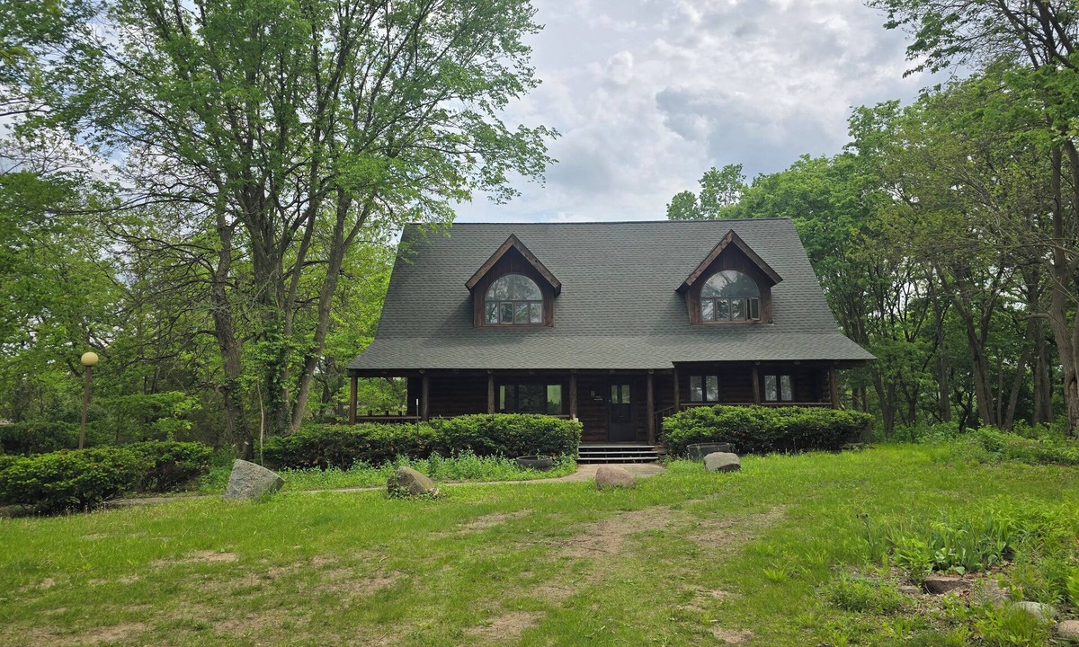 Plano Cabin | Riverfront Luxury private Cabin