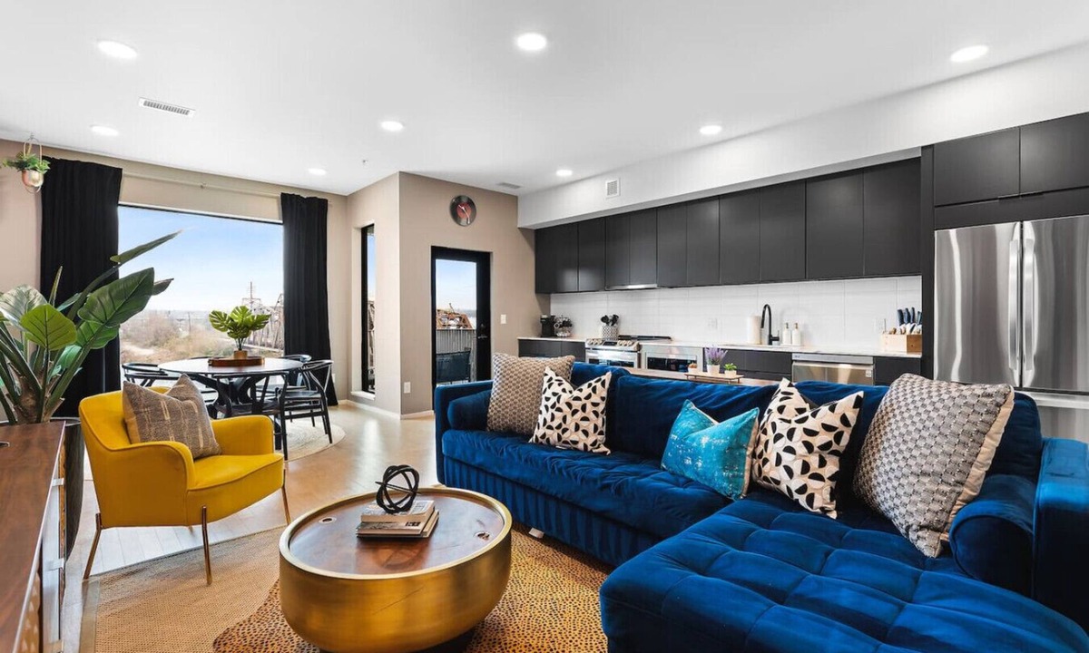 North Capitol House | Riverfront Luxury - Walk to Downtown Broadway, Private Patio