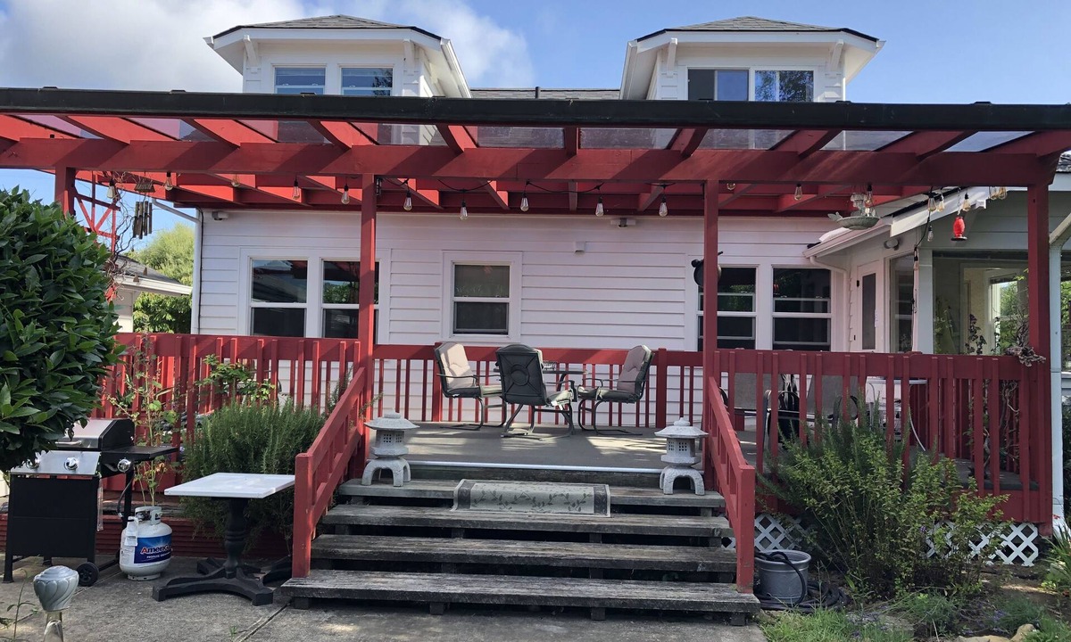 Cathlamet Cottage | Riverfront on the beautiful Columbia River