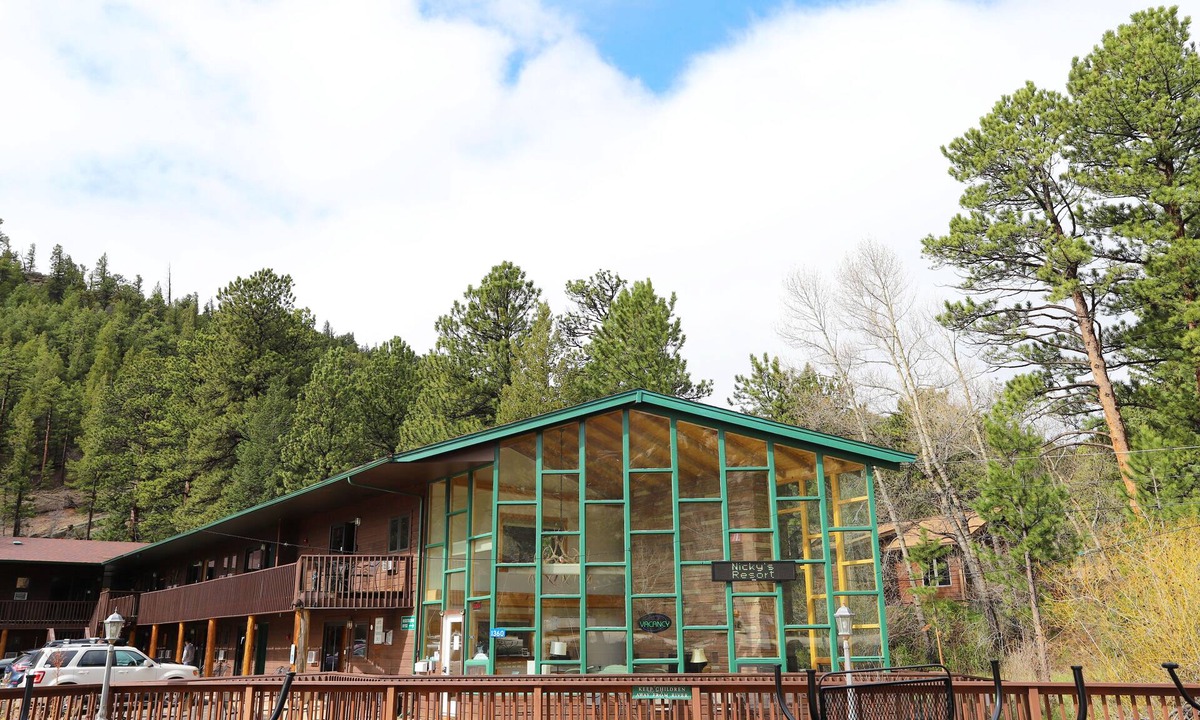 Estes Park Hotel | Riverfront Pool Motel, Views HKLL