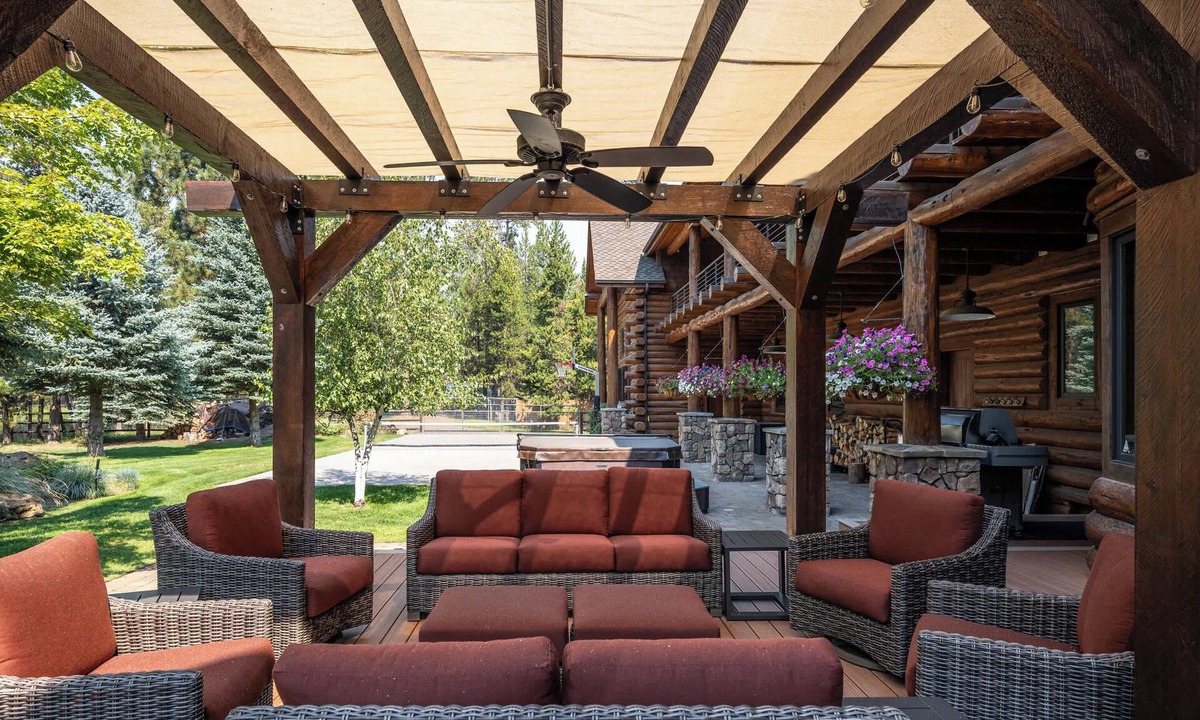 Three Rivers House | Riverfront, Pool Table - Deschutes River Lodge