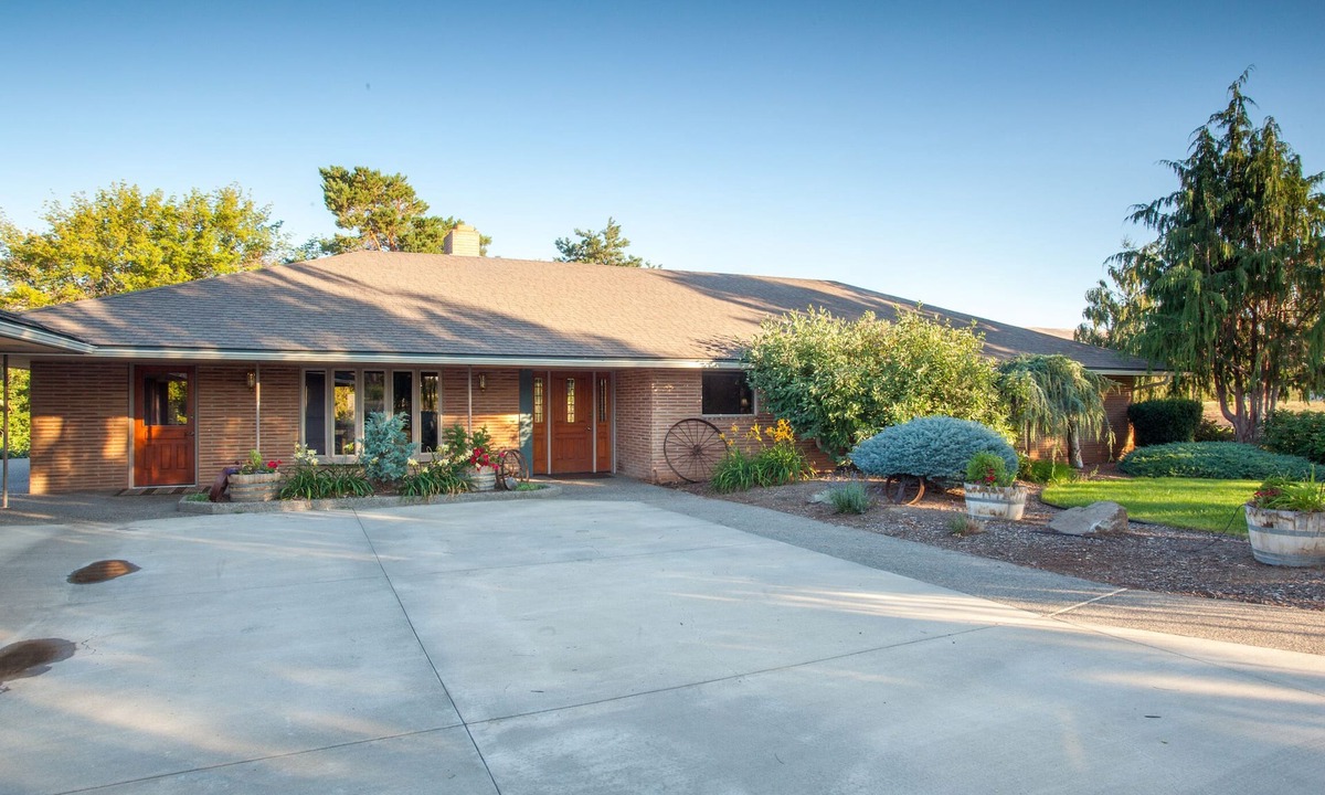 Prosser House | Riverfront Ranch House in Wine Country