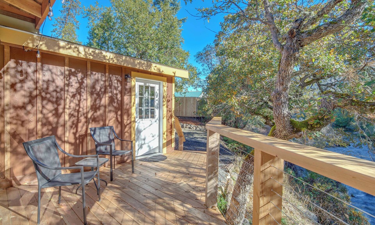 Jacksonville House | Riverfront Relaxation: Secluded Jacksonville Home