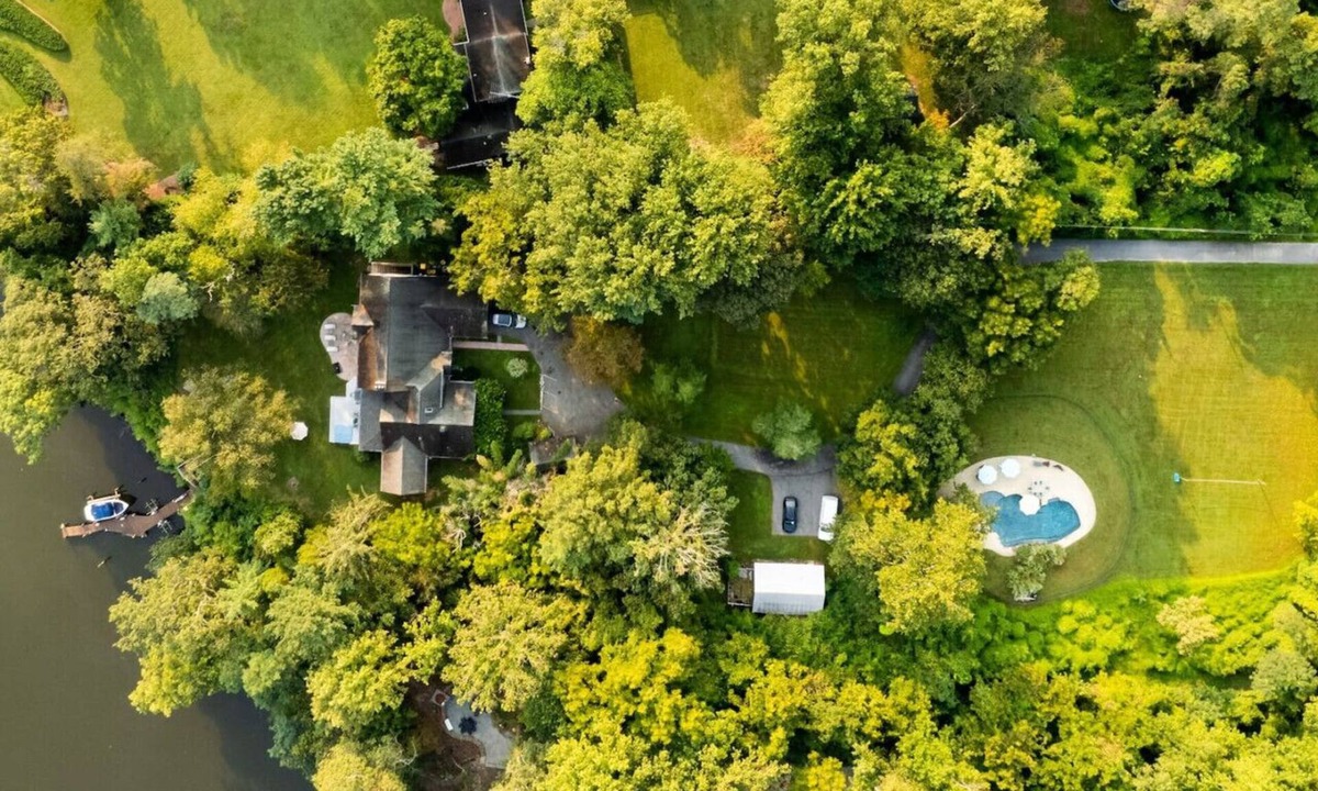 Riva Apartment | Riverfront Retreat 7mil from MD Renaissance Fest!