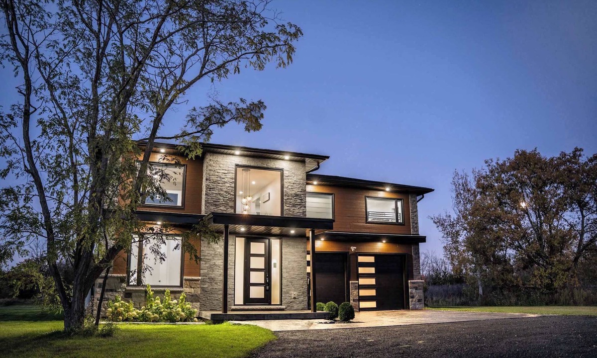 Trent Hills House | Riverfront Retreat Modern Home w Sauna and Hot Tub
