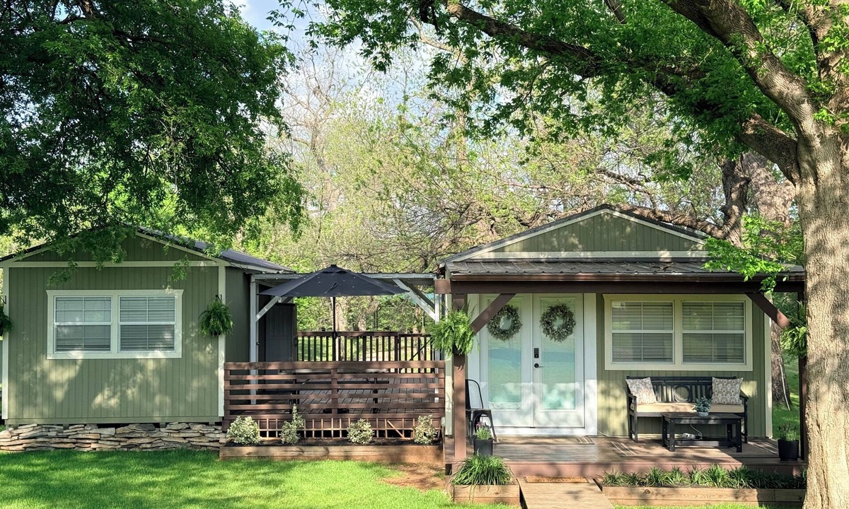 Nemo Cottage | Riverfront Retreat Near GlennRose - Brazos Escape