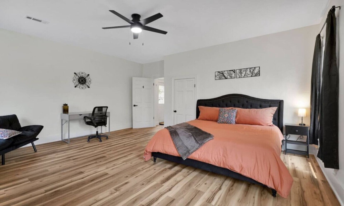 Mount Vernon House | Riverfront Retreat Room 4!