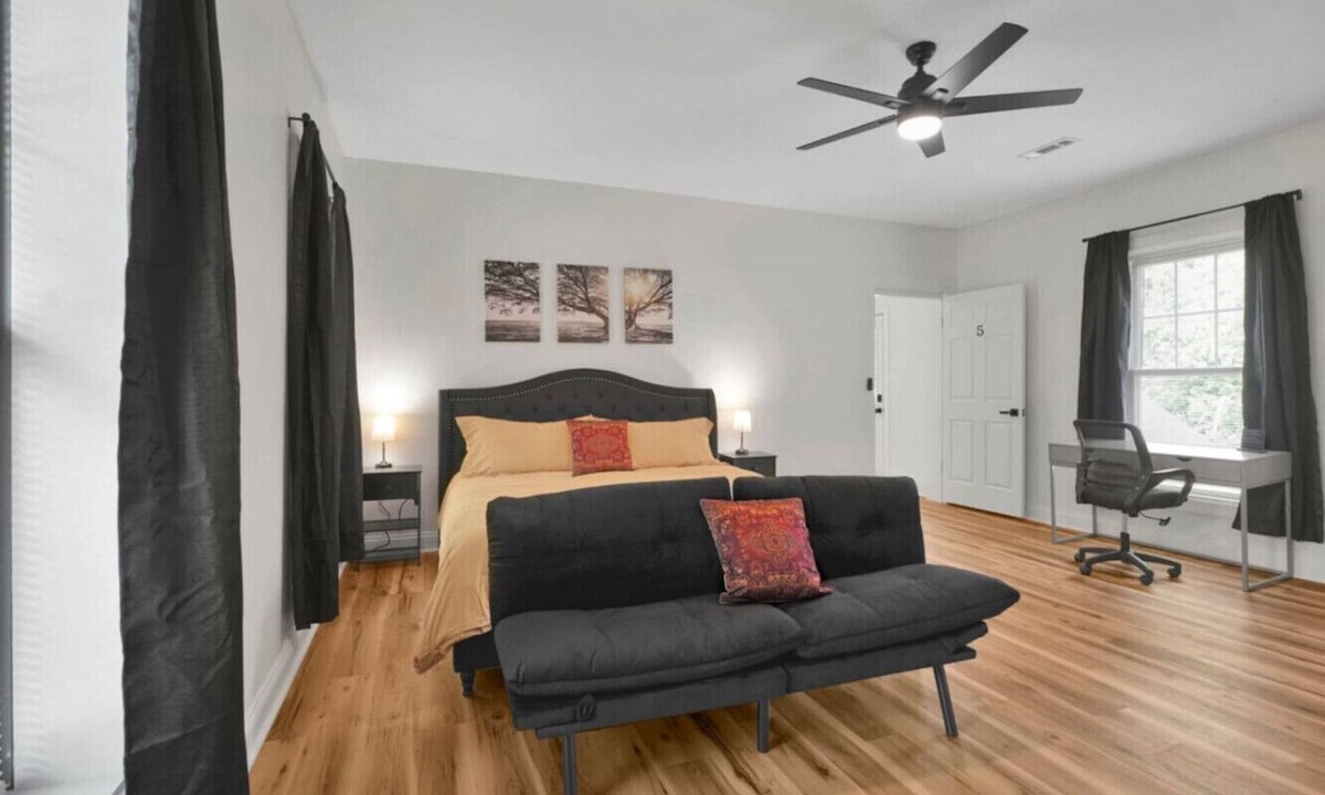 Mount Vernon House | Riverfront Retreats Room 5!