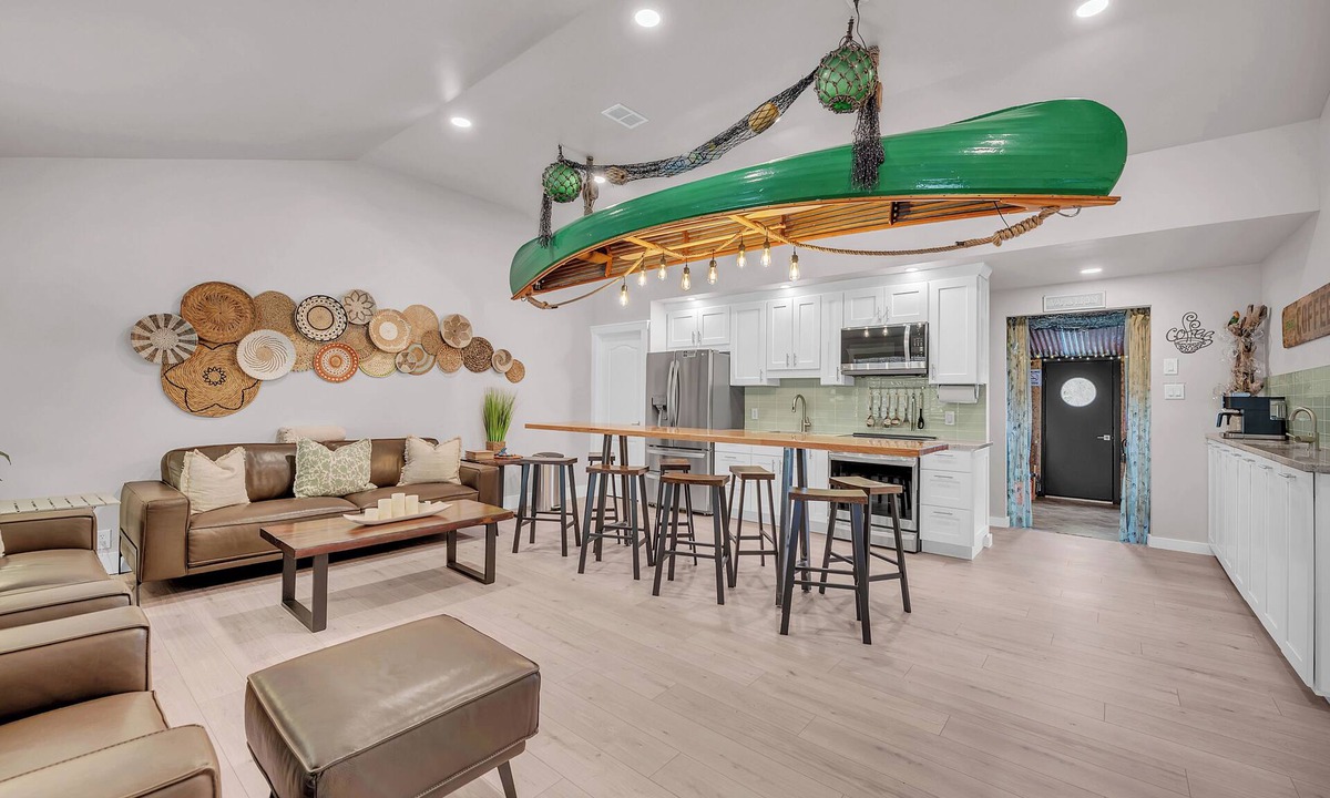 Waco House | Riverfront Retreat with TiKi BaR! Close to Baylor and Magnolia