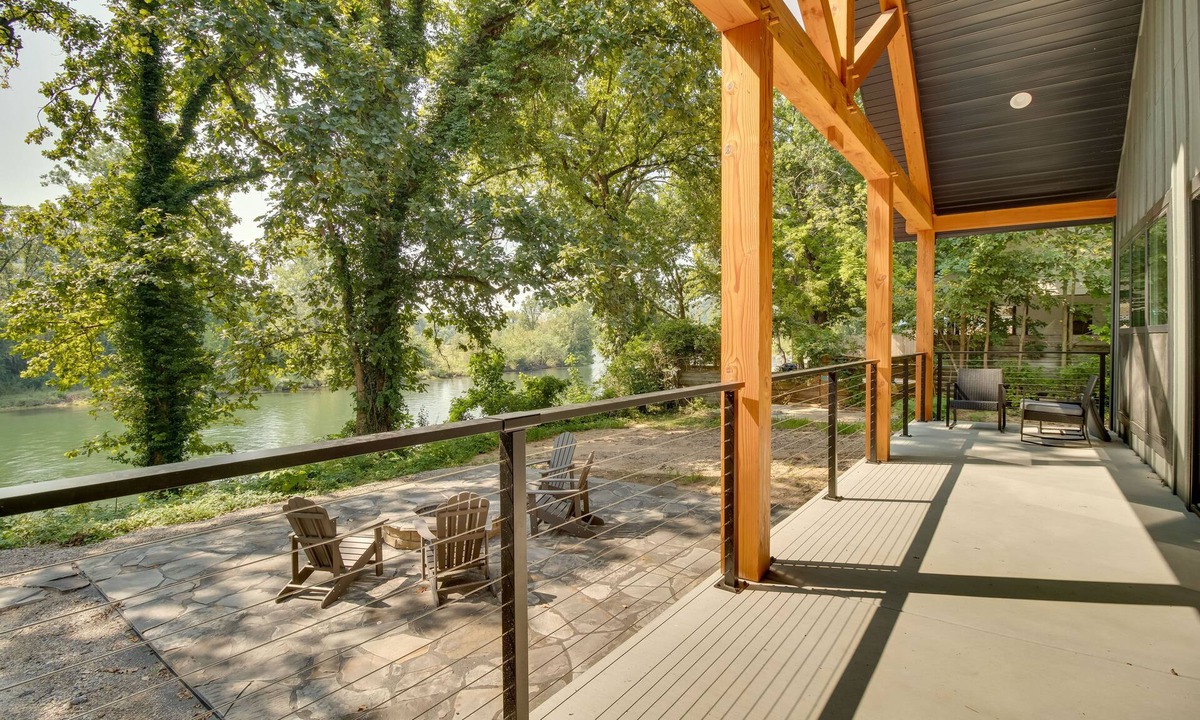 Mountain Home Cabin | Riverfront Salesville Cabin Rental w/Shared Dock!