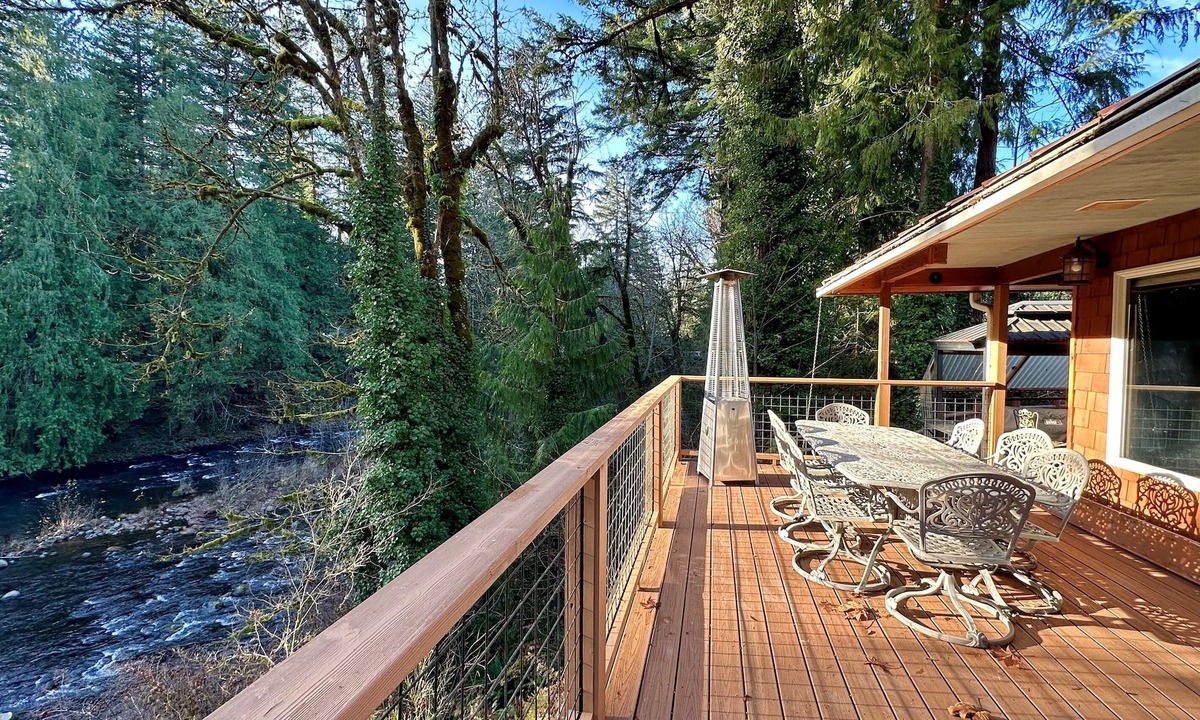 Brightwood Cabin | Riverfront Spa Sleeps 18 Sauna 4 Ensuites