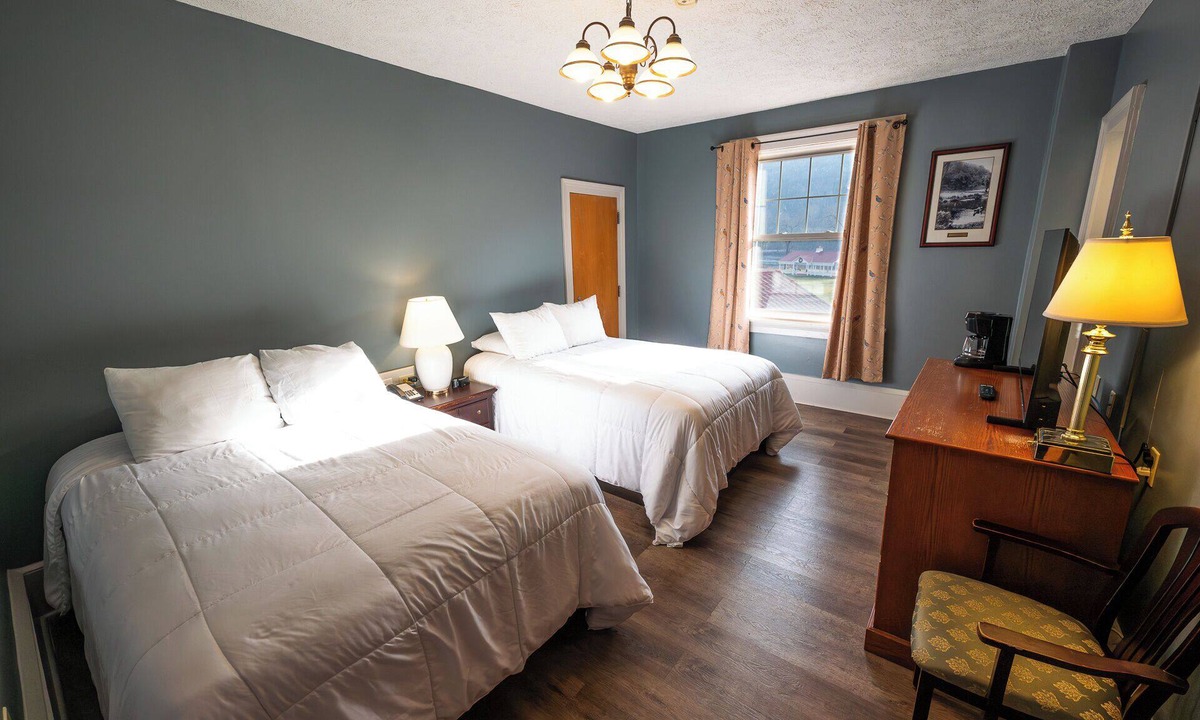 Shawnee On Delaware Hotel | Riverfront Stay – Peaceful Pocono Escape Near Nature & Trails | 2 Units