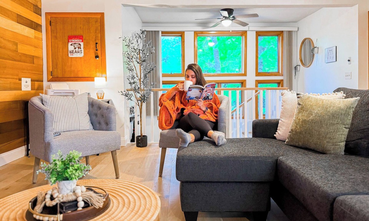 Bartlett House | Riverfront unit. Minutes to Storyland, N Conway and hiking trails.