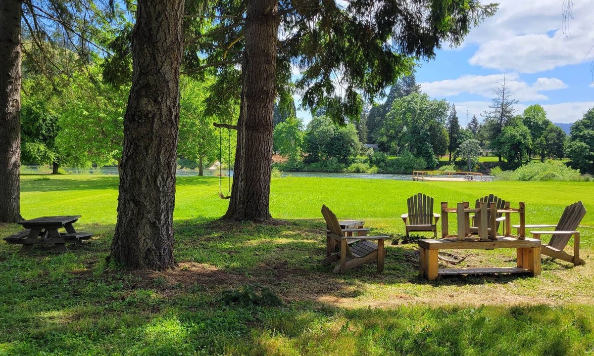 Roseburg House | Riverfront