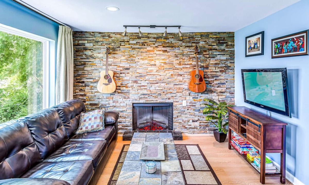 North Capitol Condo | Riverfront View near Downtown, Walk to Restaurants