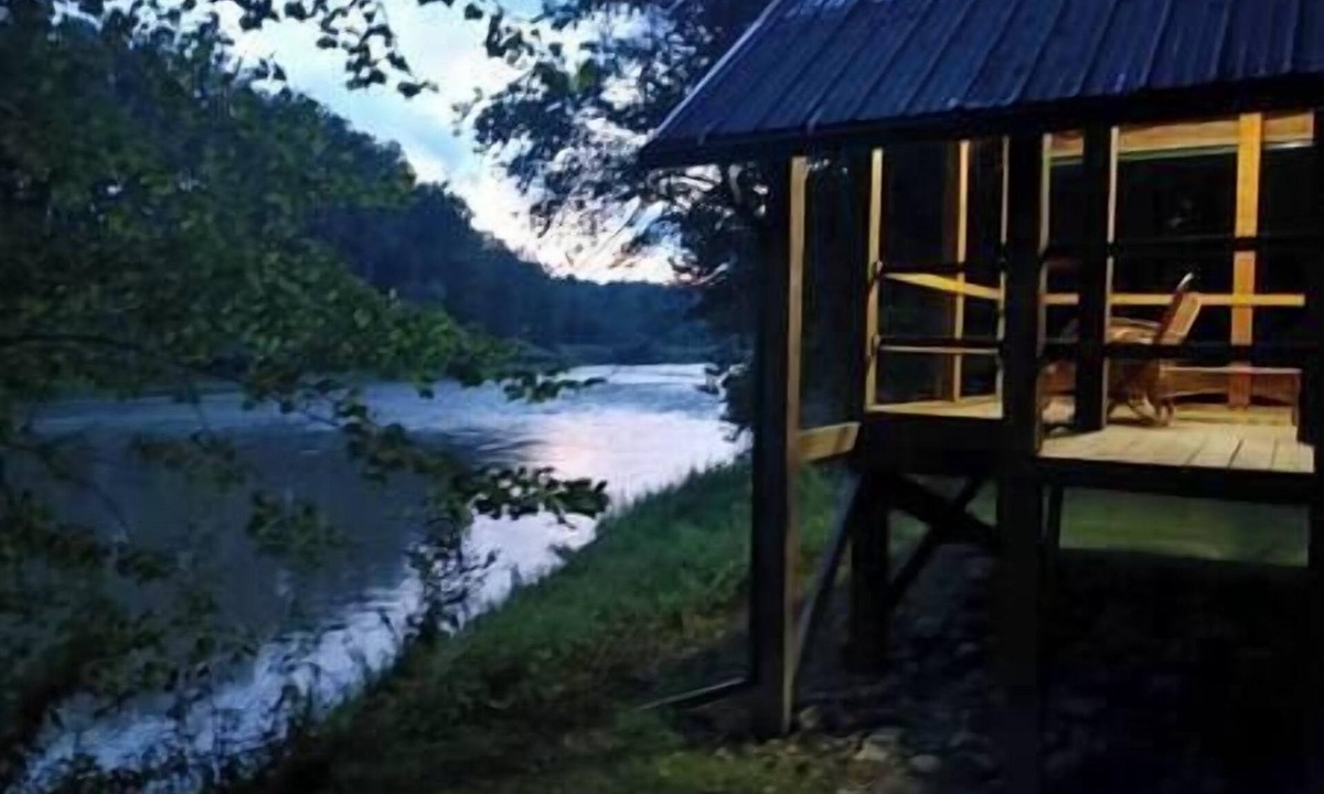 Belfast Cabin | :) Riverfront Writers Dream| BuildaFire Skip Rocks #2