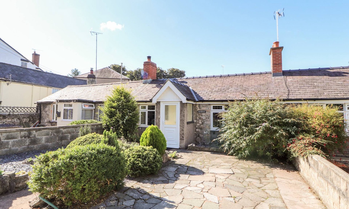Dyserth House | RIVERLEA, pet friendly, with open fire in Dyserth