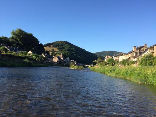 Saint-Geniez-d'Olt House | RiverRun