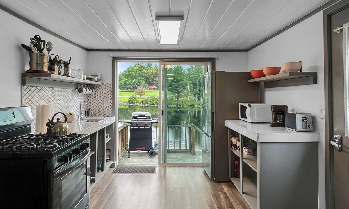 Rockwood Cabin | Rivers Edge Retreat - Riverfront (Cabin 2)