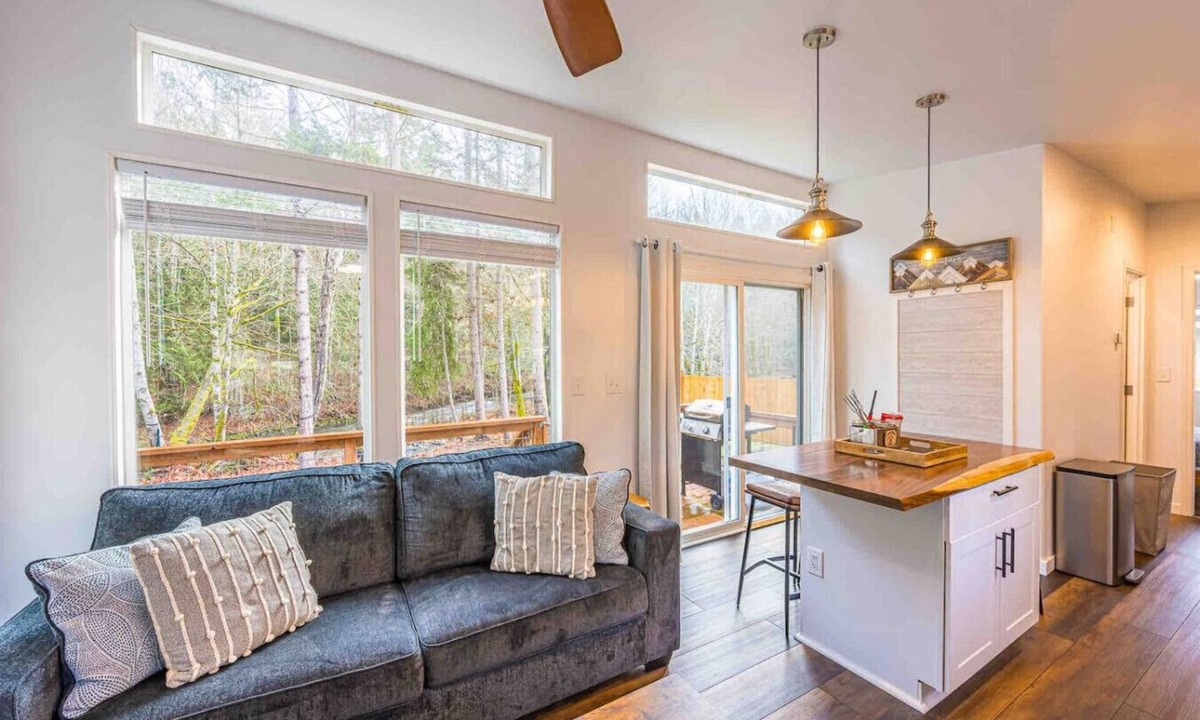 Port Angeles East Cabin | Rivers Edge:river side tiny home