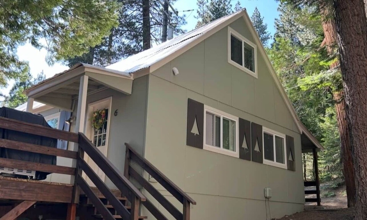 Strawberry House | Rivers Resort Cabin #6