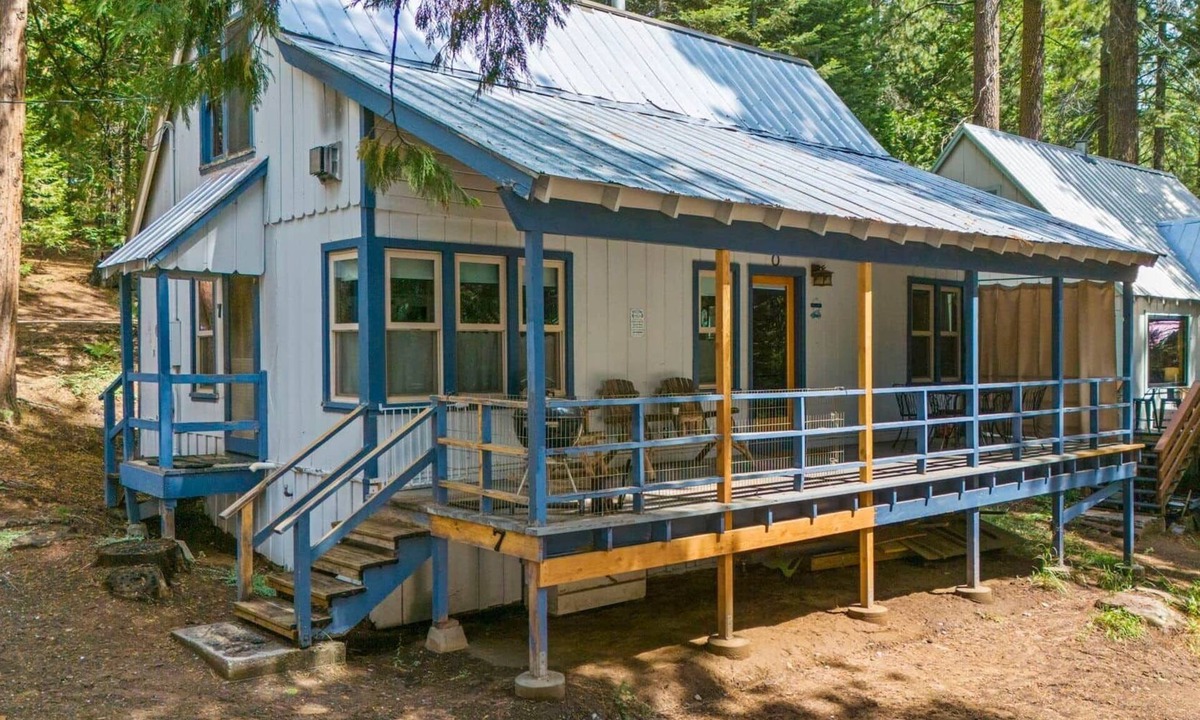 Strawberry House | Rivers Resort Cabin #7