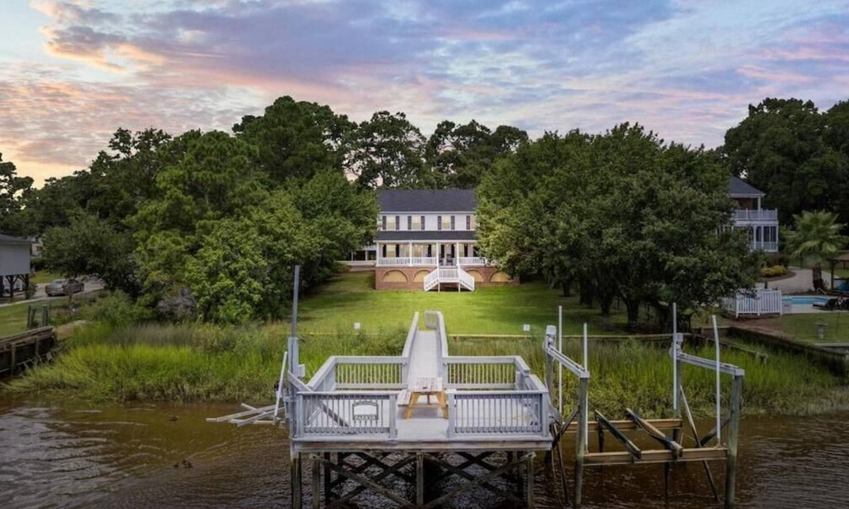 Little River House | River’s Rest: 7br Waterfront + Game Room!