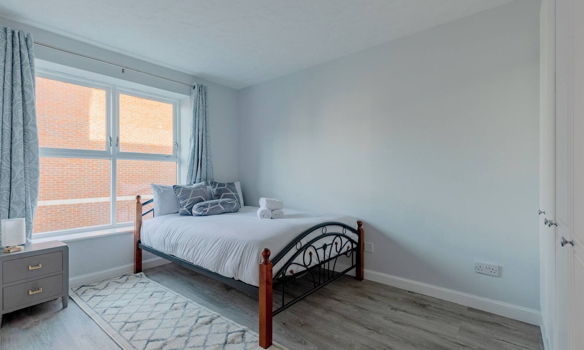 Docklands Apartment | Riverside 2BD Flat, Short Walk to the ExCel Centre