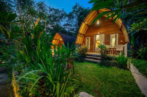Singapadu Tengah Villa | Riverside 3BR Bungalows with Pool, Jungle, ATV & Tubing - Ubud