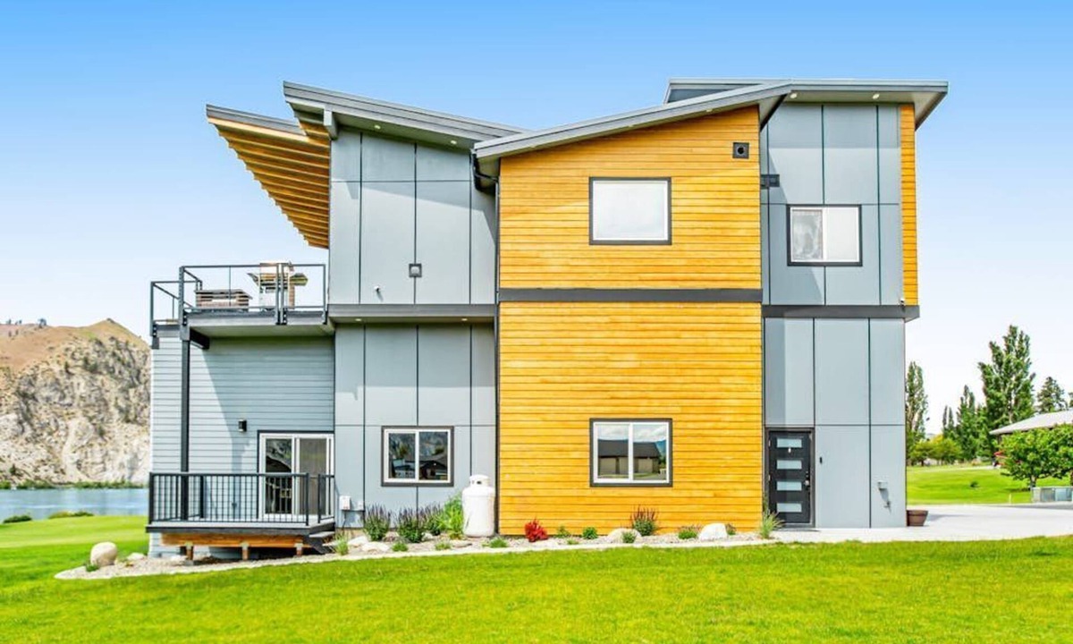 Orondo House | Riverside 4-bed home with stellar views & gameroom